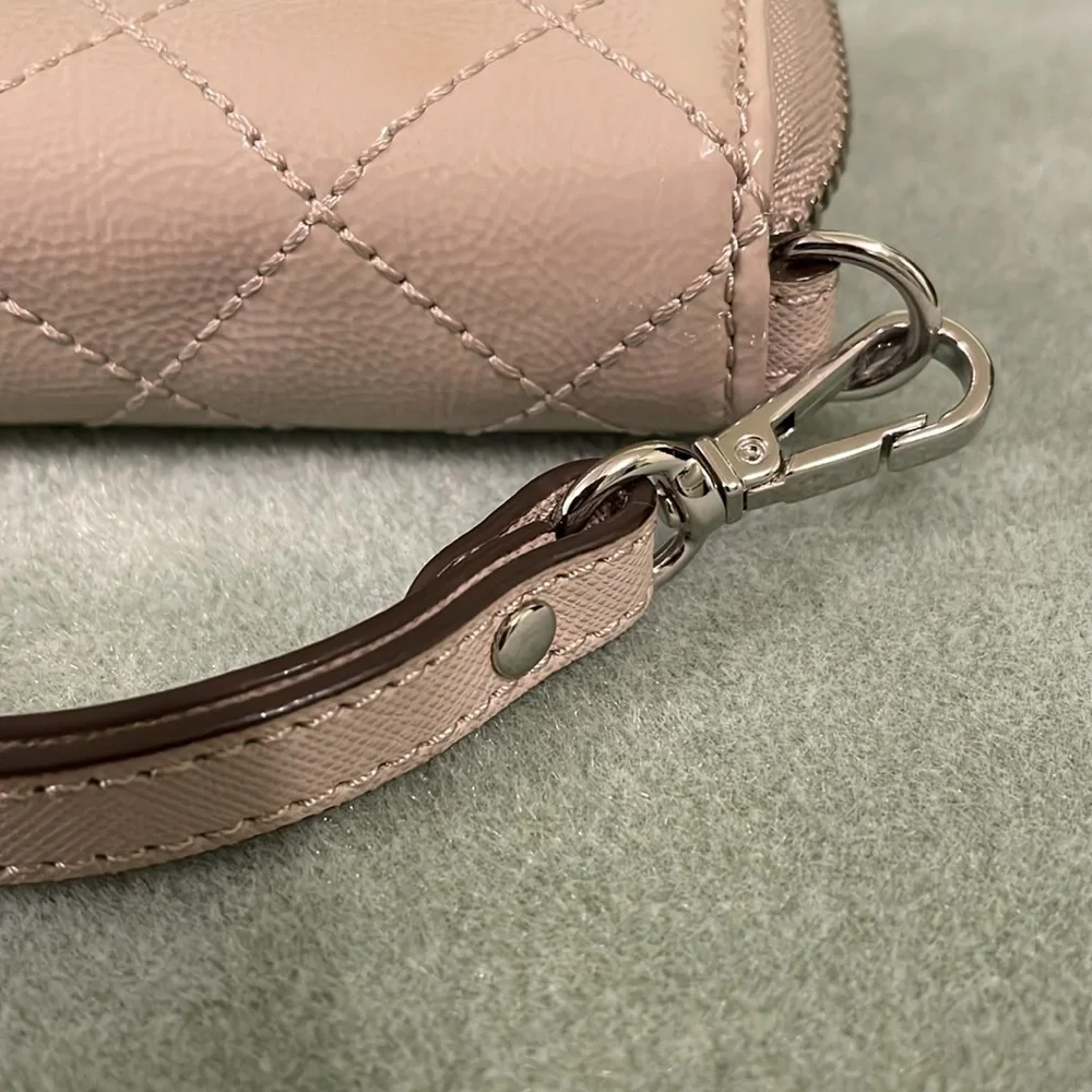 Michael Kors wristlet. Taupe / Tan - Picture 8 of 12